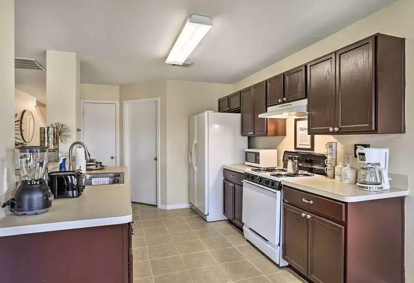 Spacious Houston Home ~ 22 Mi To Downtown!