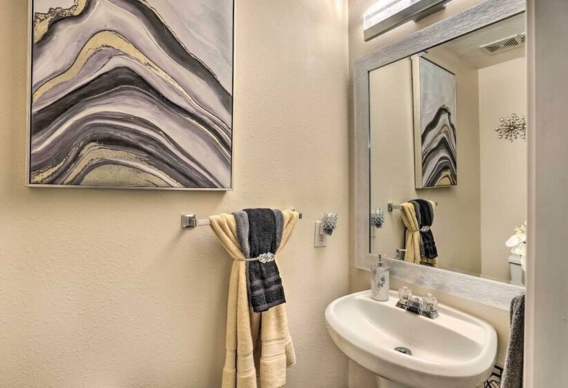 Spacious Houston Home ~ 22 Mi To Downtown!