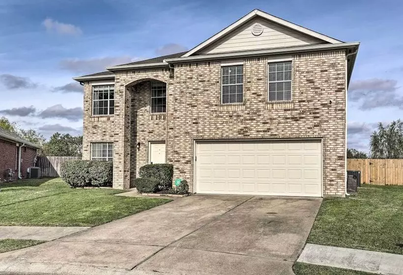 Spacious Houston Home ~ 22 Mi To Downtown!