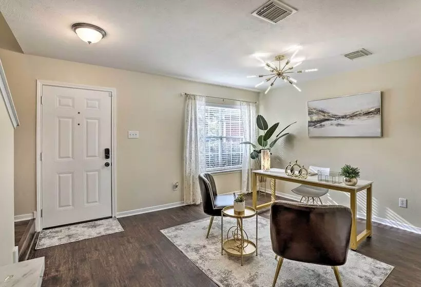 Spacious Houston Home ~ 22 Mi To Downtown!