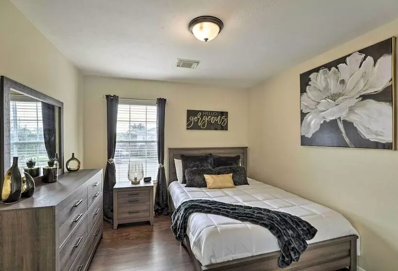 Spacious Houston Home ~ 22 Mi To Downtown!