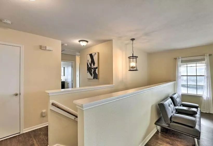 Spacious Houston Home ~ 22 Mi To Downtown!