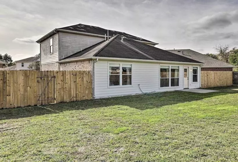Spacious Houston Home ~ 22 Mi To Downtown!