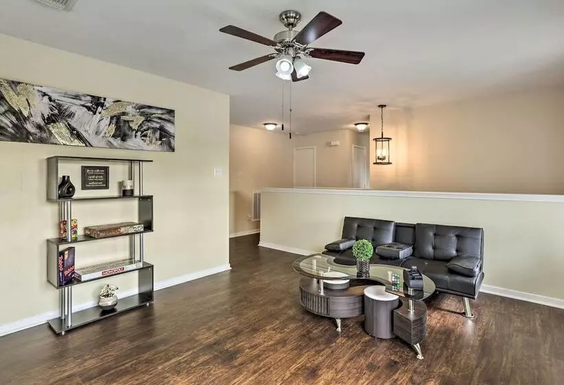 Spacious Houston Home ~ 22 Mi To Downtown!