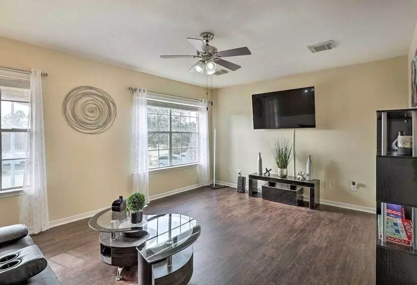 Spacious Houston Home ~ 22 Mi To Downtown!