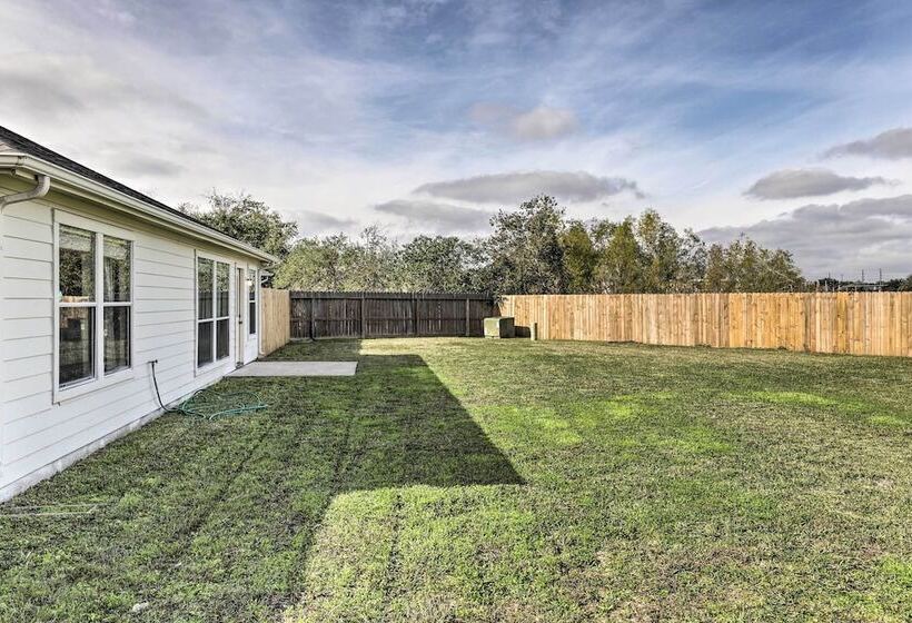 Spacious Houston Home ~ 22 Mi To Downtown!