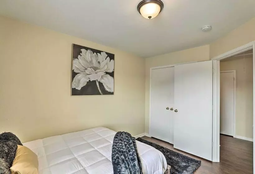 Spacious Houston Home ~ 22 Mi To Downtown!