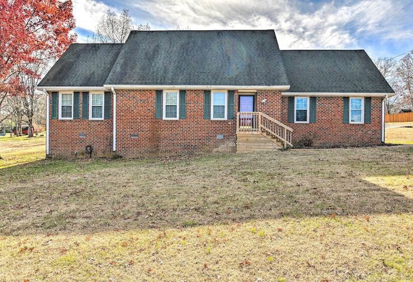 Spacious Mt Juliet Home W/ 1 Acre Yard!