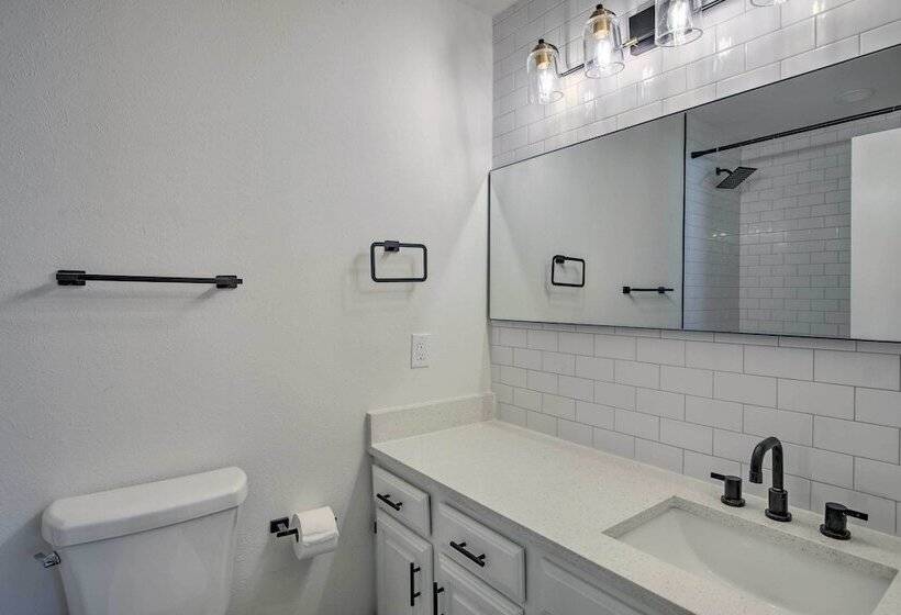 Stunning Plano Home W/ Private Pool & Hot Tub