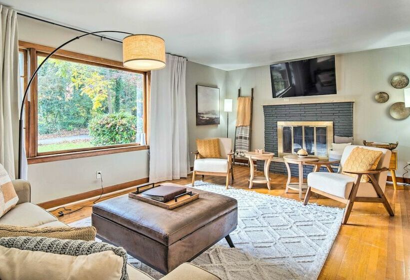 Lovely Hendersonville Home, Near Parks!