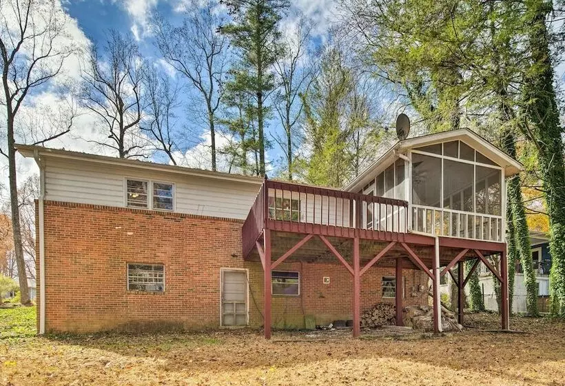 Lovely Hendersonville Home, Near Parks!