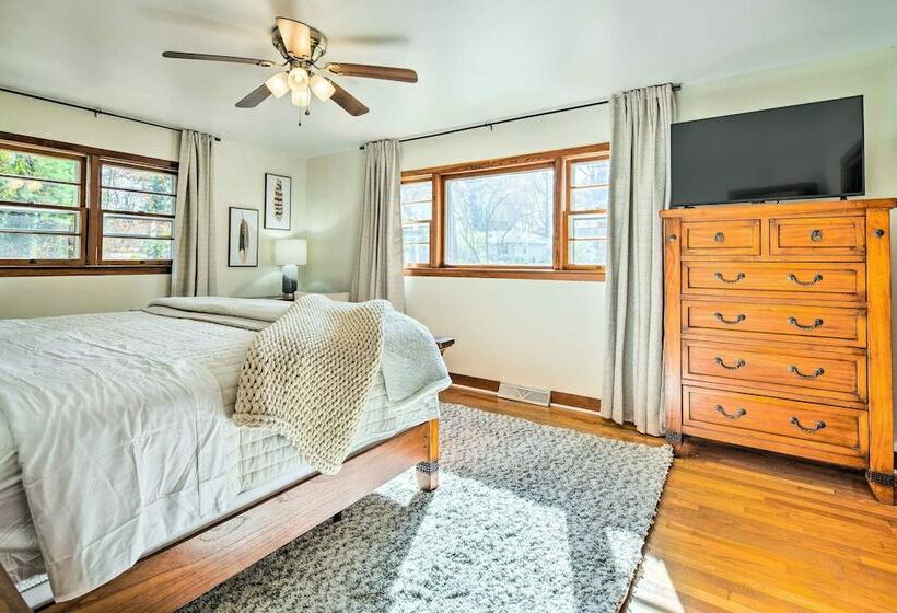 Lovely Hendersonville Home, Near Parks!