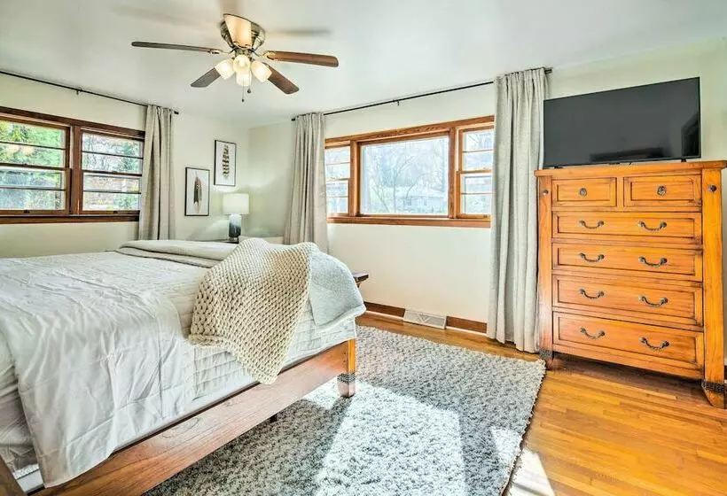 Lovely Hendersonville Home, Near Parks!