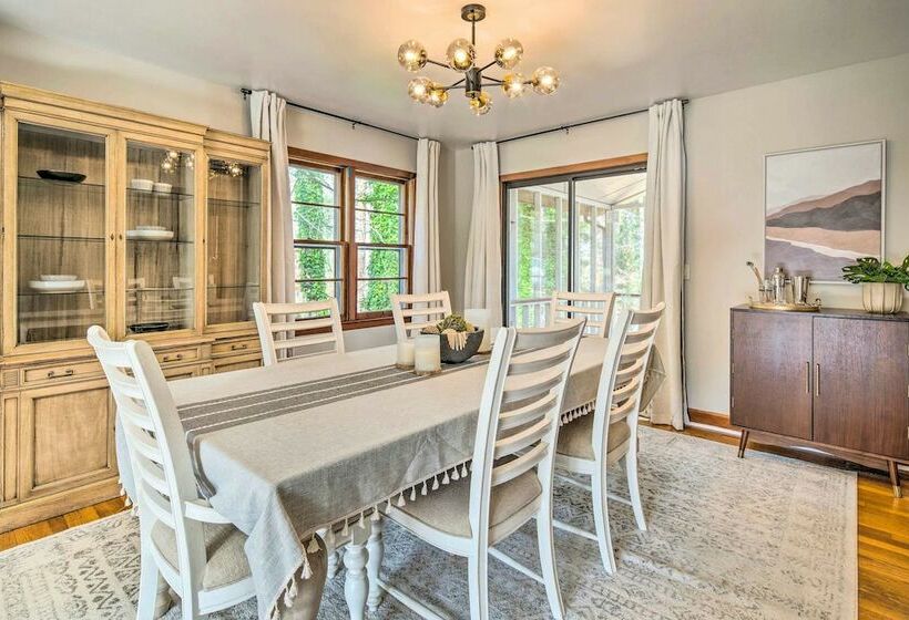 Lovely Hendersonville Home, Near Parks!