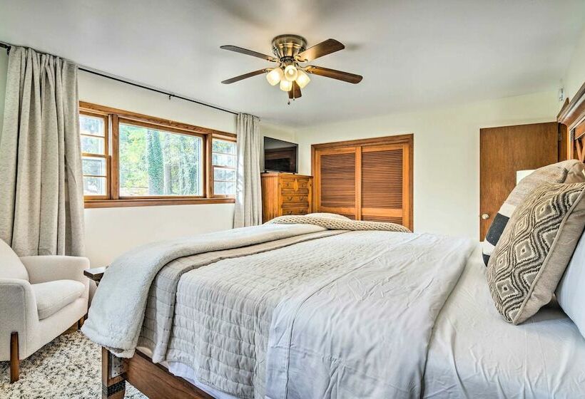 Lovely Hendersonville Home, Near Parks!