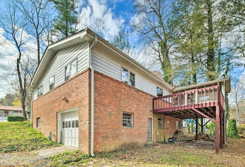 Lovely Hendersonville Home, Near Parks!