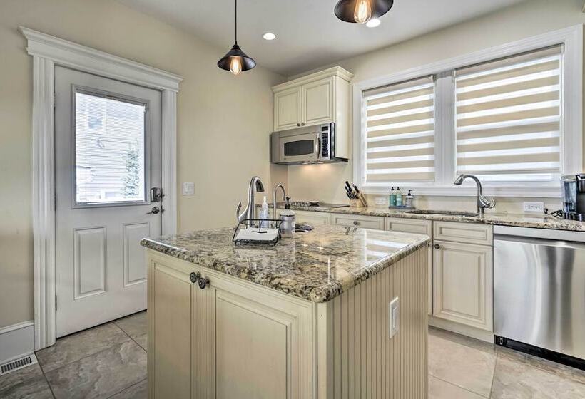 Ventnor City Retreat ~ 1 Block To Boardwalk!