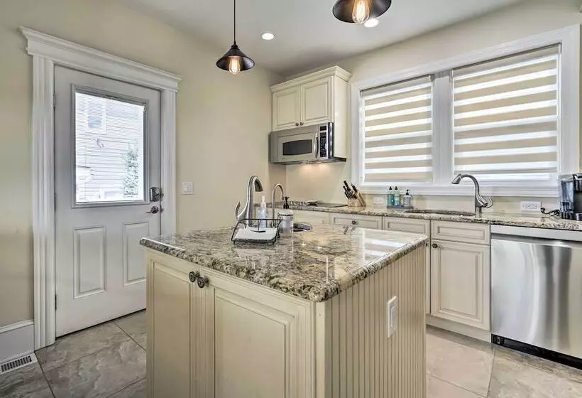 Ventnor City Retreat ~ 1 Block To Boardwalk!