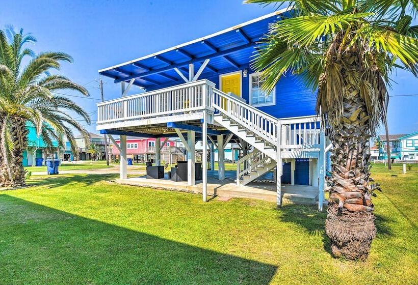 Vibrant Freeport Home W/ Patio, Walk To Beaches