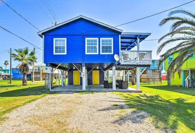 Vibrant Freeport Home W/ Patio, Walk To Beaches