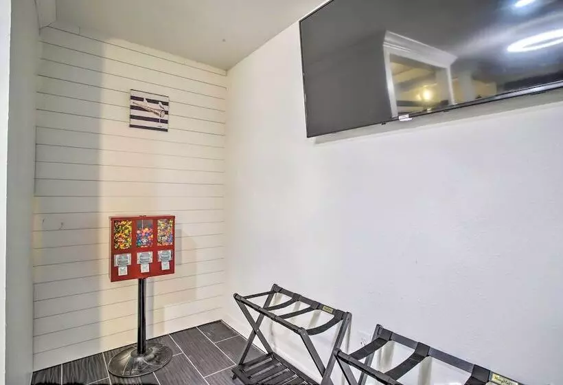 Waterfront Lake Home W/ Deck   New Renovations!