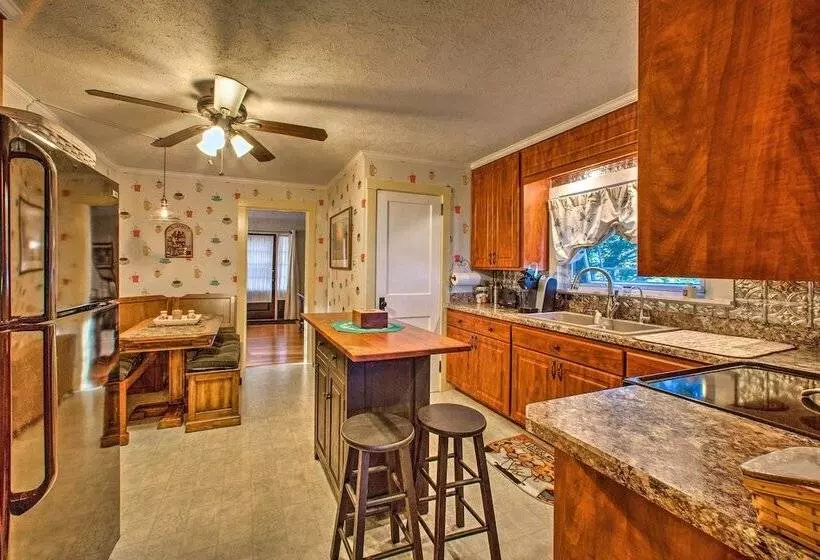 Whimsical Lancaster House W/porch, Near Amish Farm