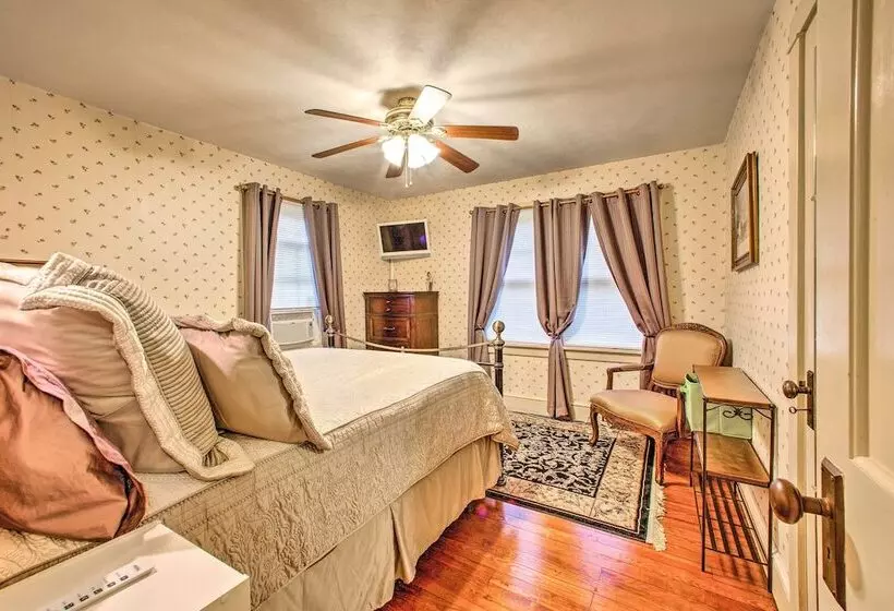 Whimsical Lancaster House W/porch, Near Amish Farm