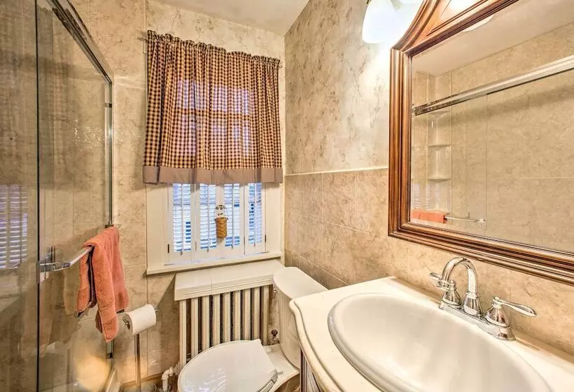 Whimsical Lancaster House W/porch, Near Amish Farm