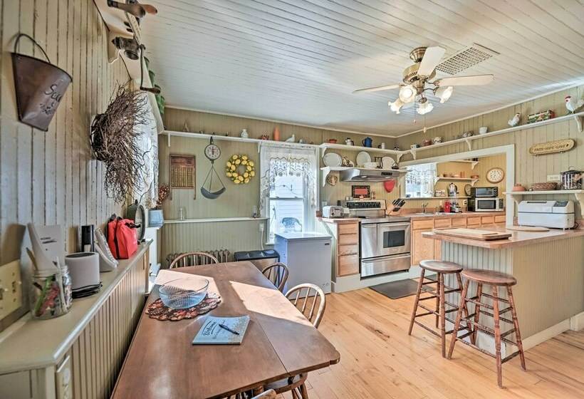 10 Mi To Gore Mountain: Home In Adirondack Park