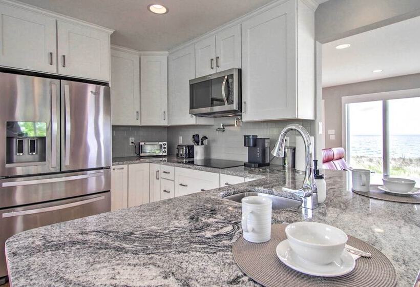 Bayfront Gem W/ Amazing Water Views + Pond!