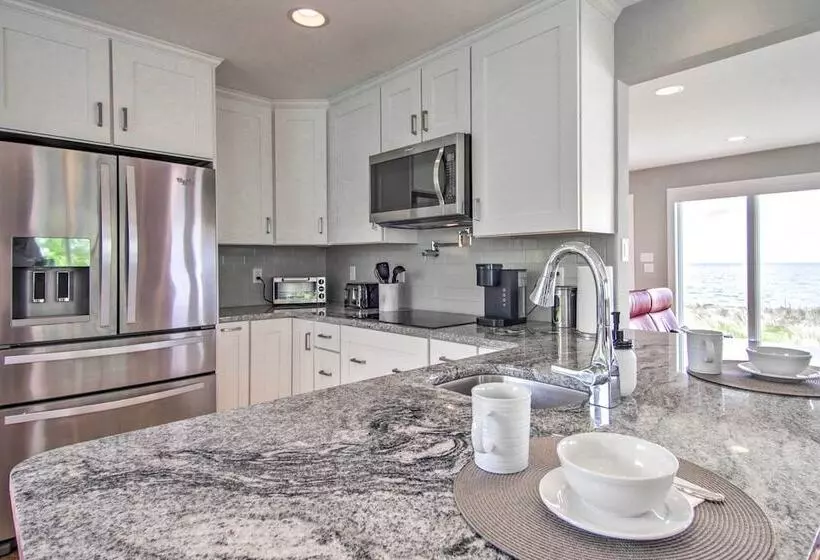 Bayfront Gem W/ Amazing Water Views + Pond!