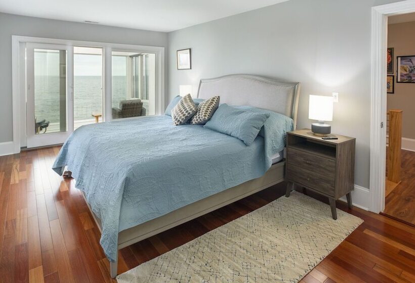 Bayfront Gem W/ Amazing Water Views + Pond!