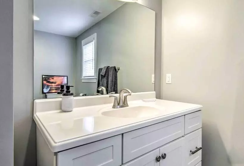 Bayfront Gem W/ Amazing Water Views + Pond!