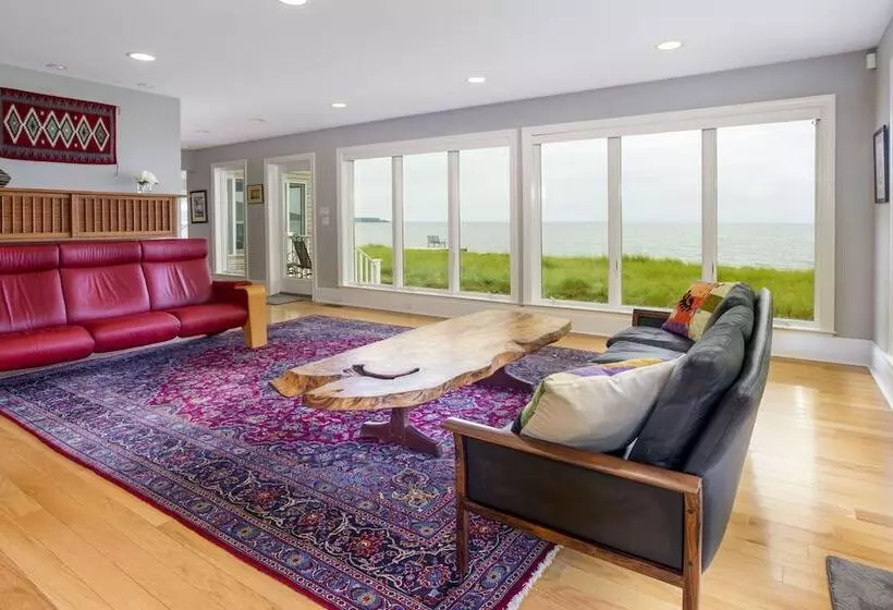 Bayfront Gem W/ Amazing Water Views + Pond!