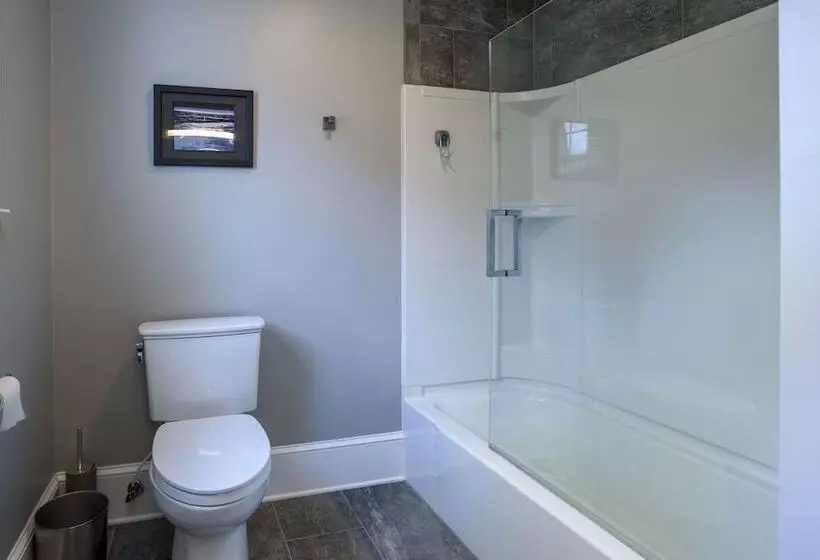 Bayfront Gem W/ Amazing Water Views + Pond!