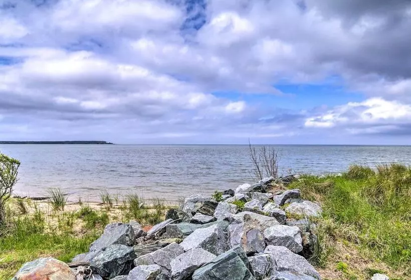 Bayfront Gem W/ Amazing Water Views + Pond!