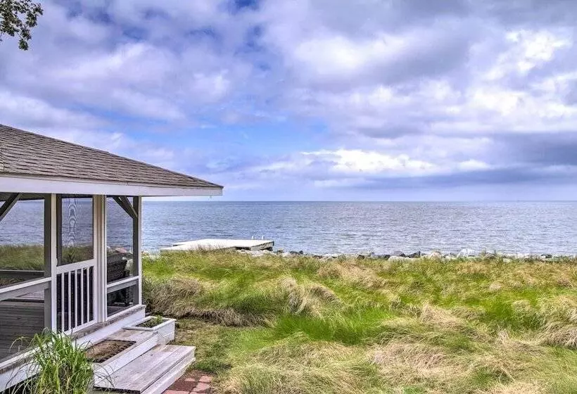 Bayfront Gem W/ Amazing Water Views + Pond!