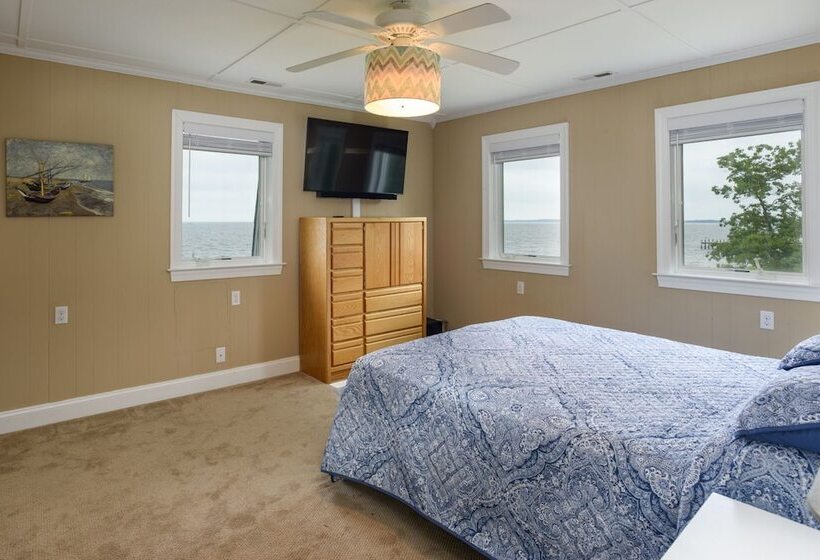 Bayfront Gem W/ Amazing Water Views + Pond!