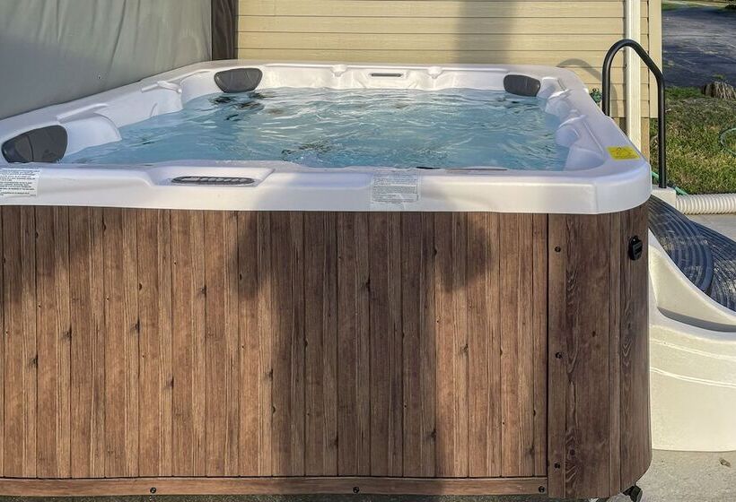 Bayfront Gem W/ Amazing Water Views + Pond!