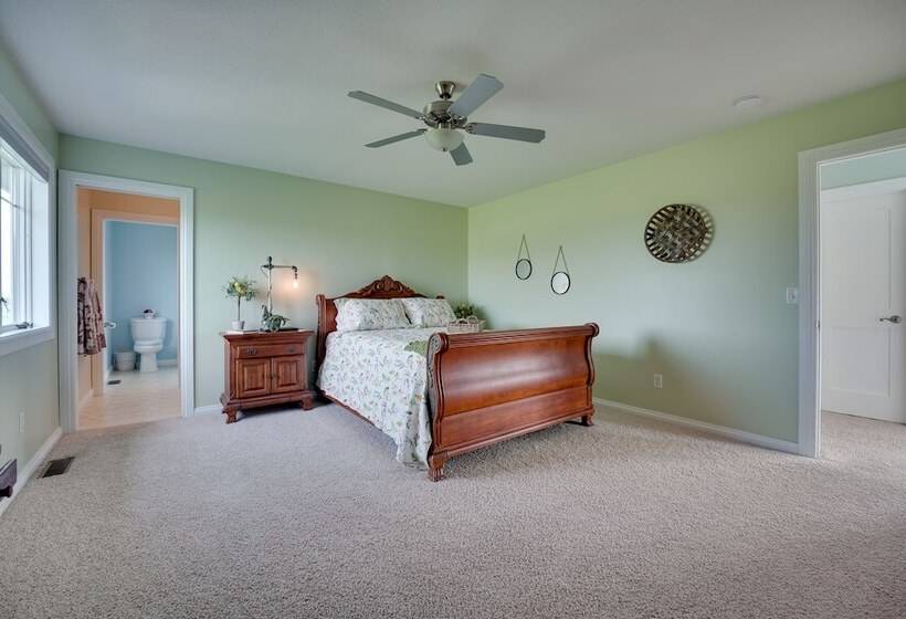 Blue Birds Perch: Stunning Home On Private Hilltop