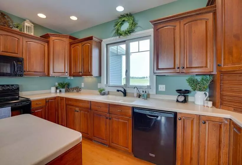 Blue Birds Perch: Stunning Home On Private Hilltop