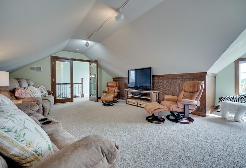 Blue Birds Perch: Stunning Home On Private Hilltop