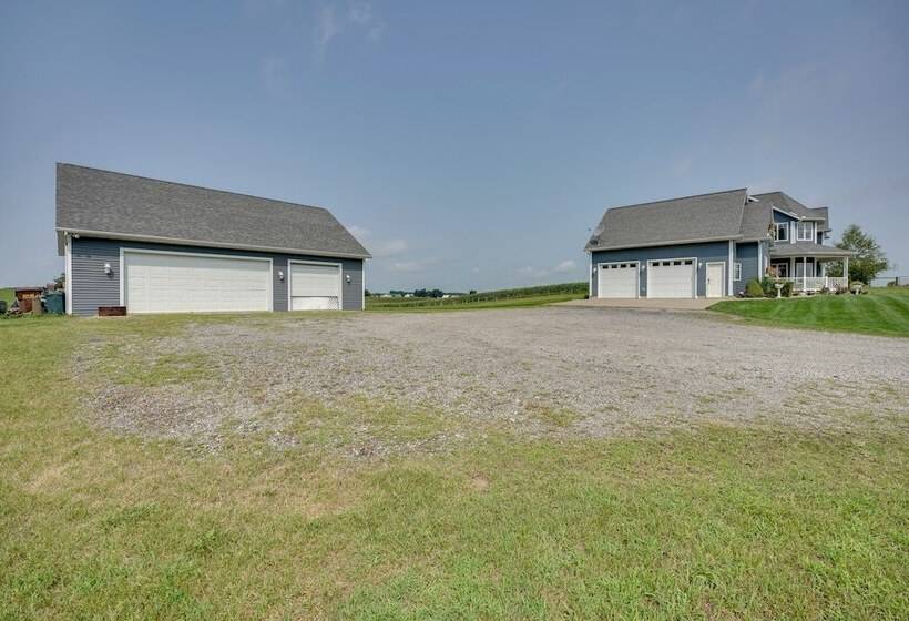 Blue Birds Perch: Stunning Home On Private Hilltop