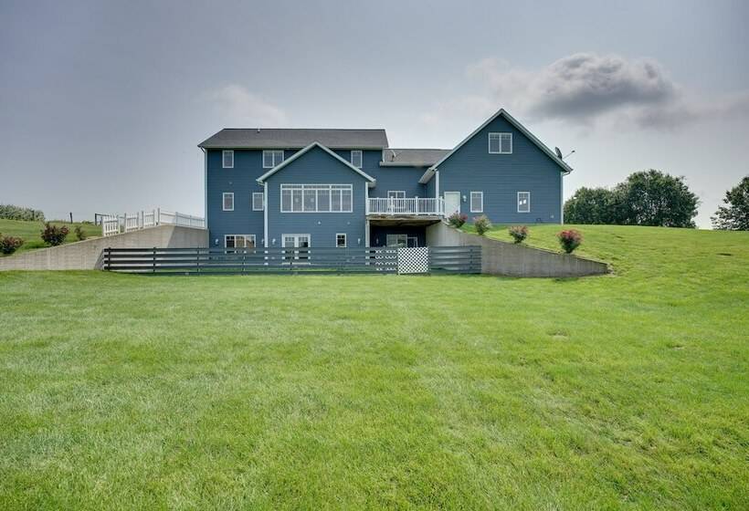 Blue Birds Perch: Stunning Home On Private Hilltop