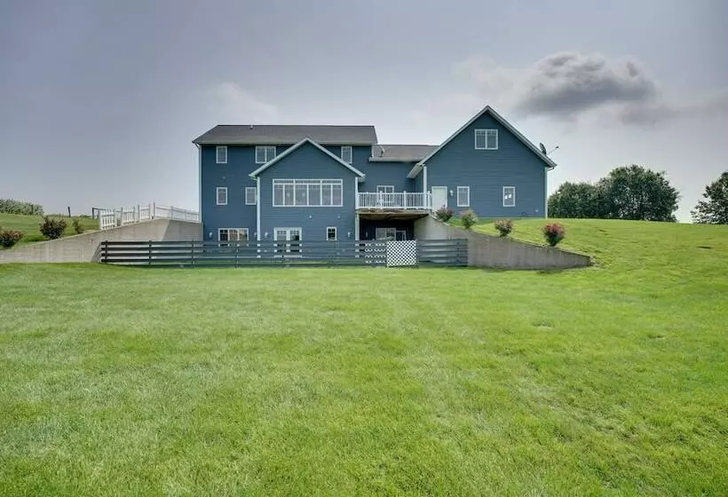 Blue Birds Perch: Stunning Home On Private Hilltop