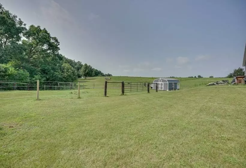 Blue Birds Perch: Stunning Home On Private Hilltop