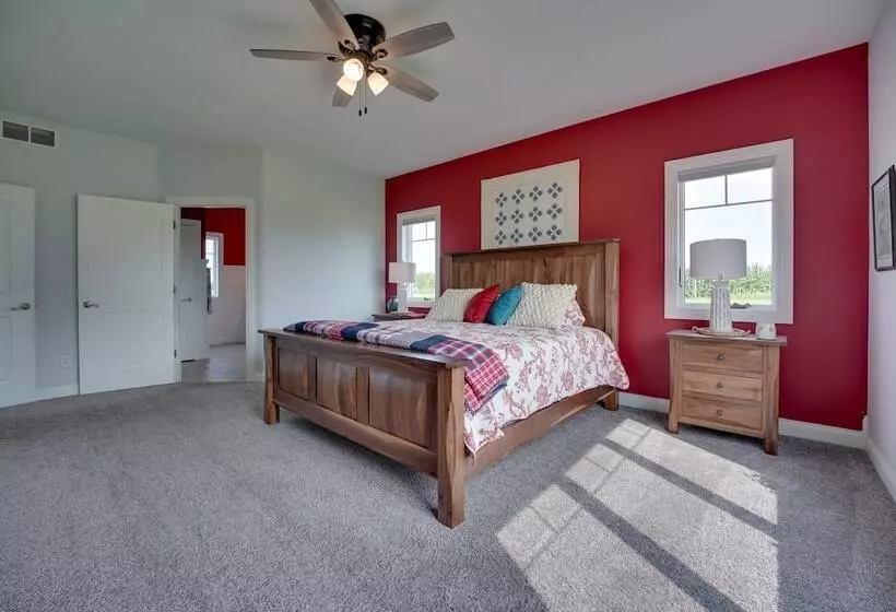 Blue Birds Perch: Stunning Home On Private Hilltop