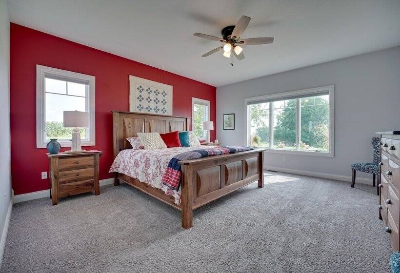 Blue Birds Perch: Stunning Home On Private Hilltop