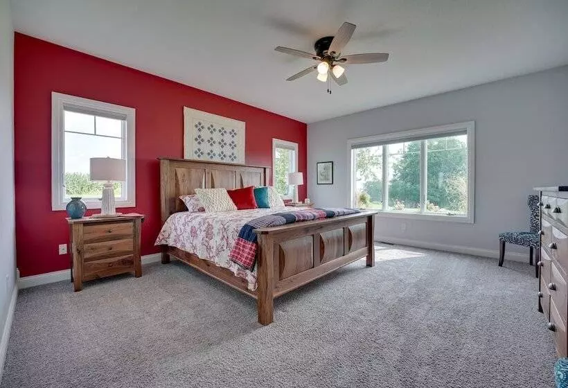 Blue Birds Perch: Stunning Home On Private Hilltop