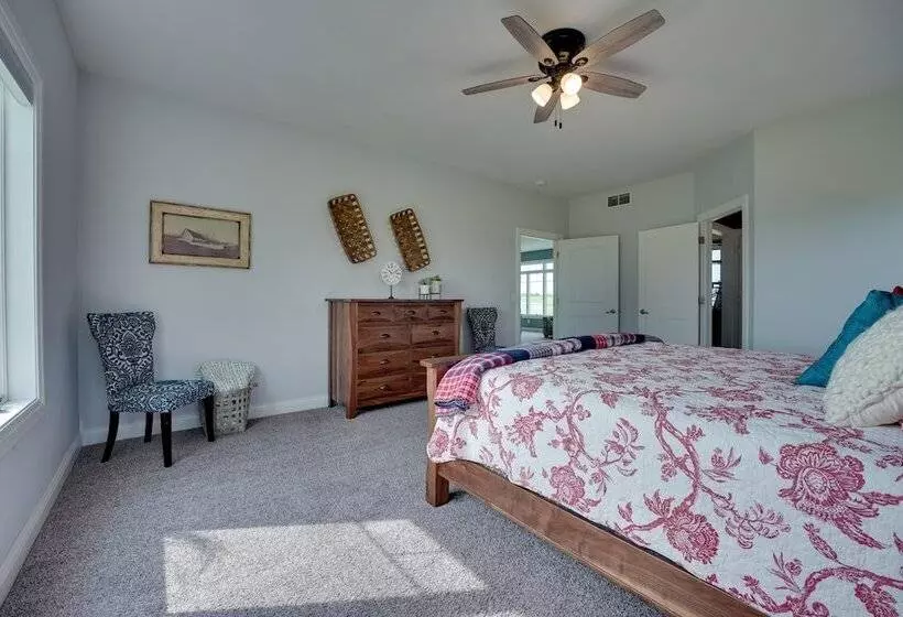 Blue Birds Perch: Stunning Home On Private Hilltop